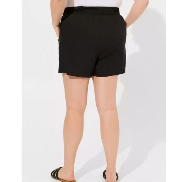 Torrid Women’s Size 4 Black 3.5” Inseam Washable Pleated Challis Shorts NWT - Picture 3 of 5